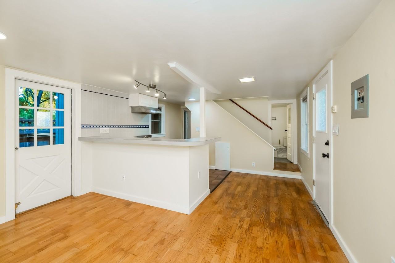 1741 Rose St - Photo 5 of 24