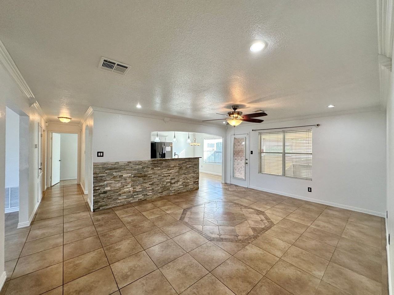 3806 Fieldcrest Dr - Photo 2 of 39