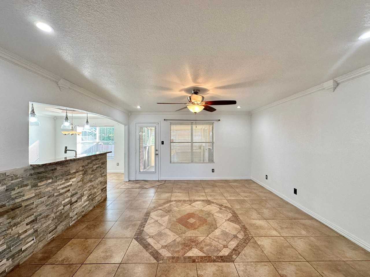 3806 Fieldcrest Dr - Photo 3 of 39