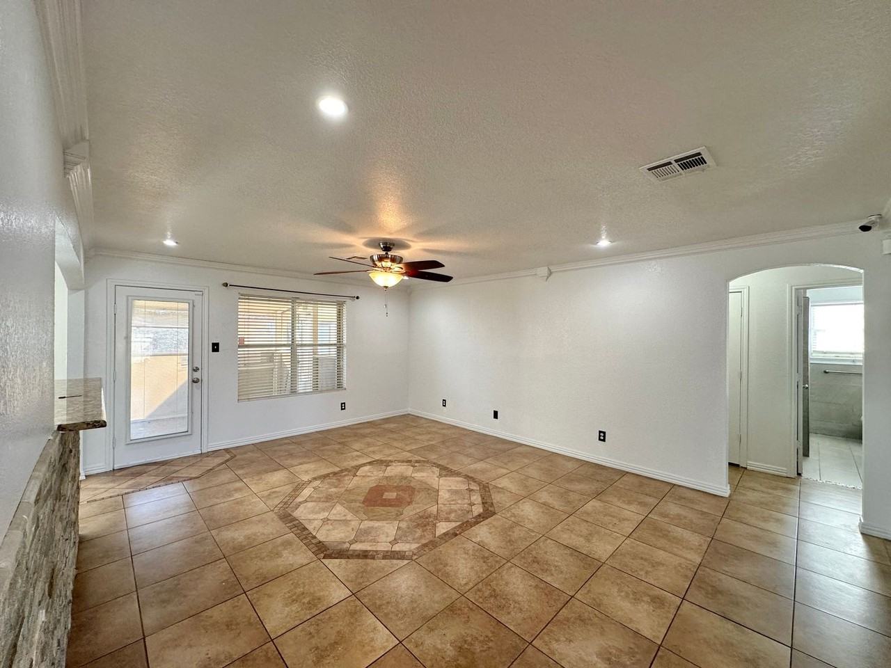 3806 Fieldcrest Dr - Photo 4 of 39