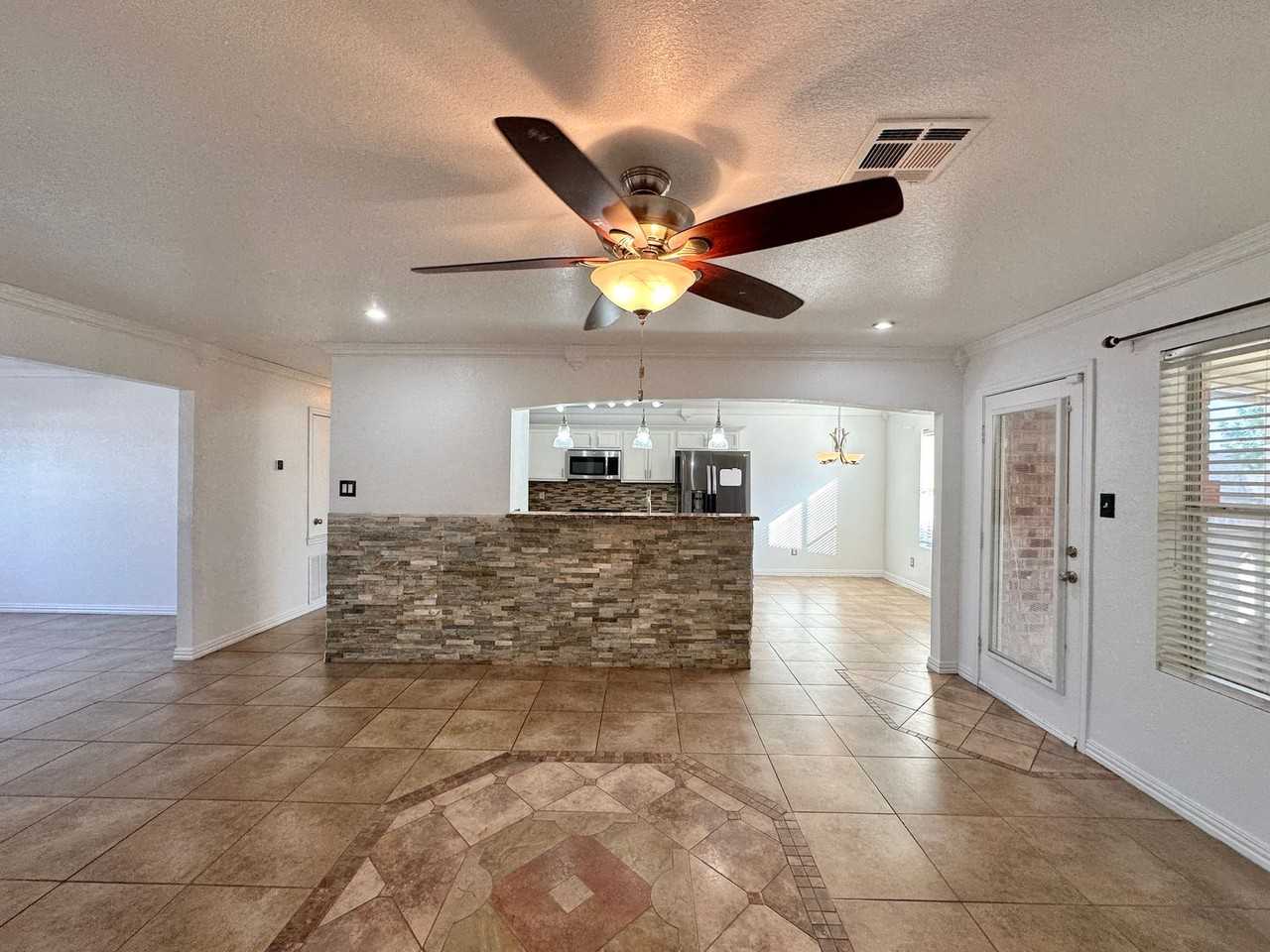 3806 Fieldcrest Dr - Photo 5 of 39