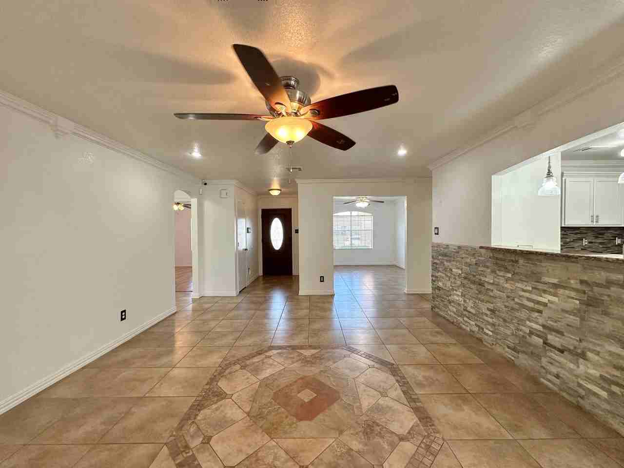 3806 Fieldcrest Dr - Photo 7 of 39