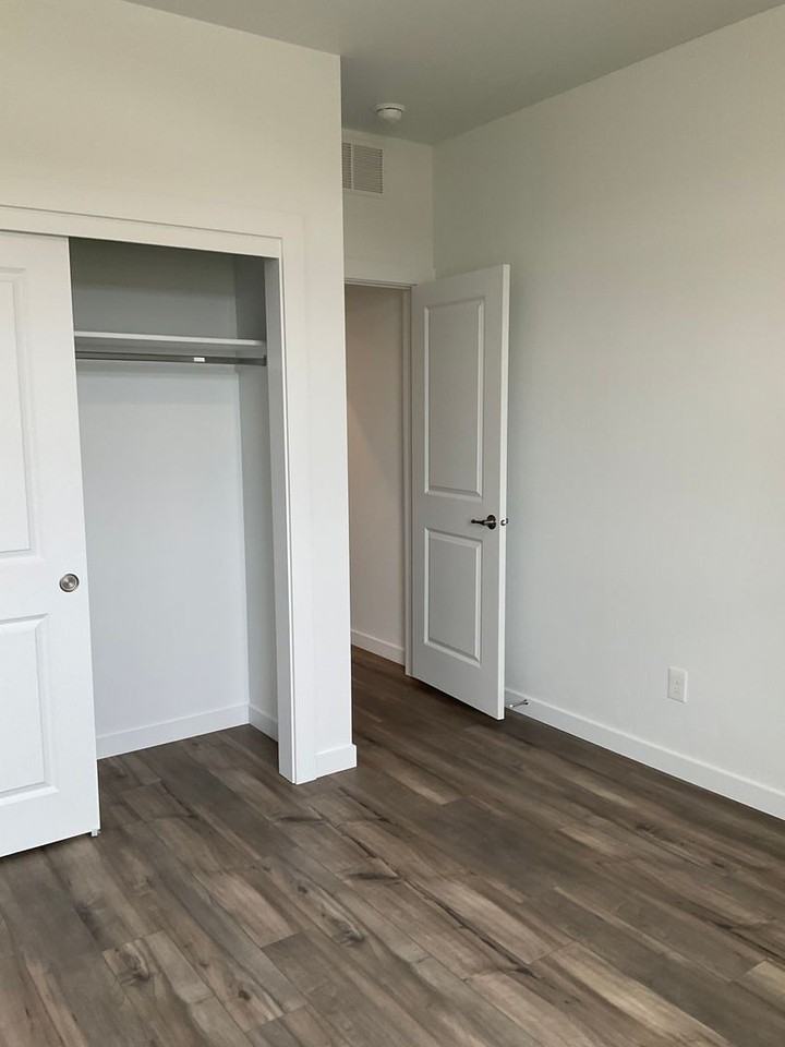 1820 N Big Star Ave - Photo 5 of 16