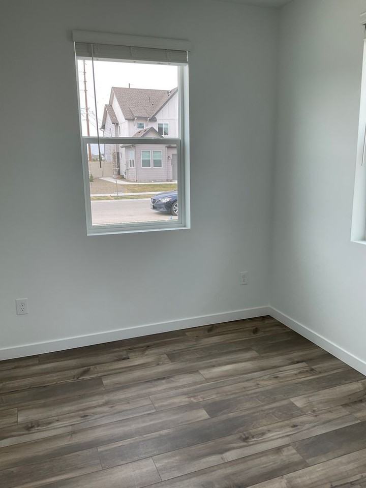 1832 N Big Star Ave - Photo 6 of 17