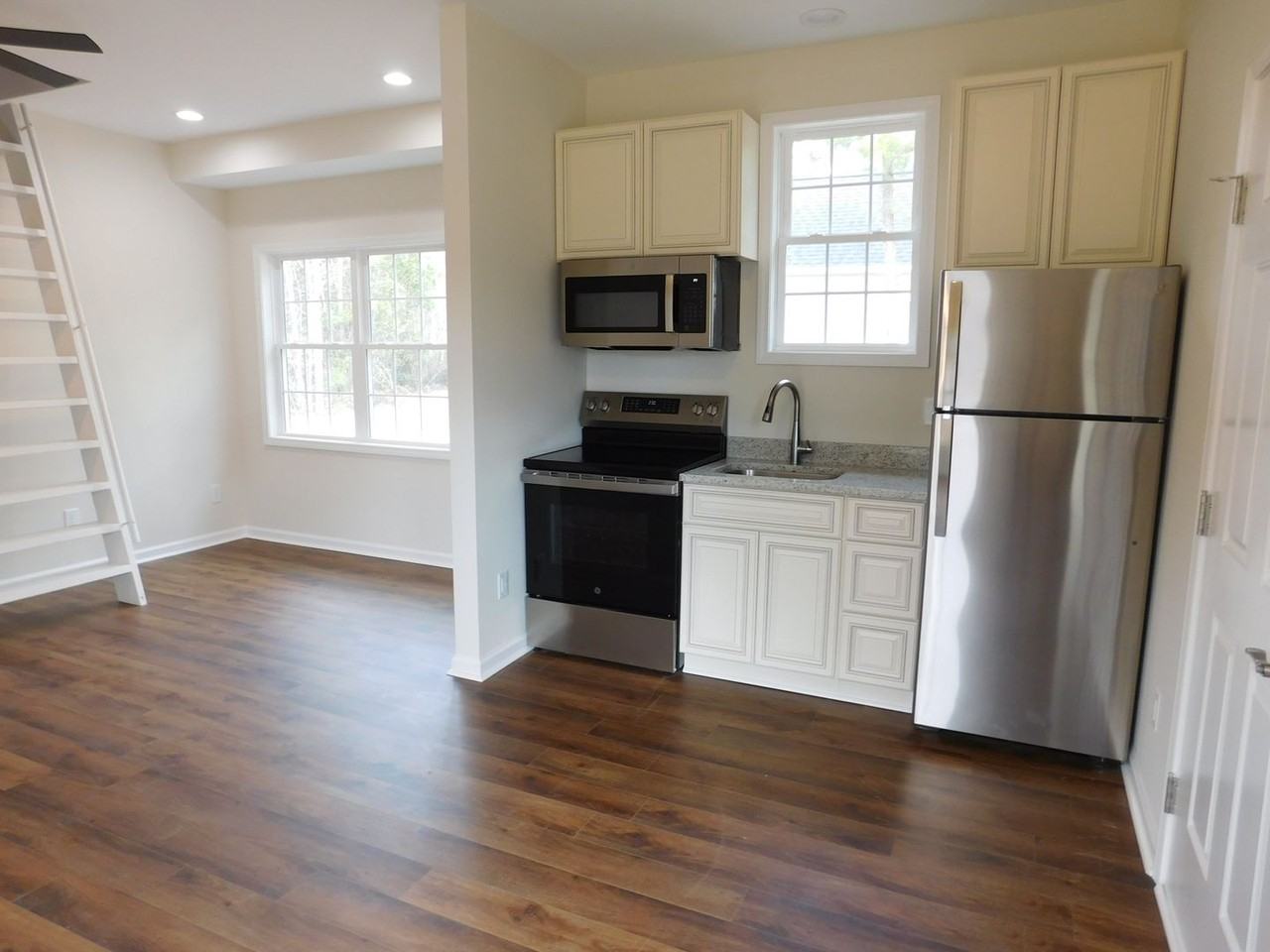 240 Alexander Way S - Photo 7 of 18