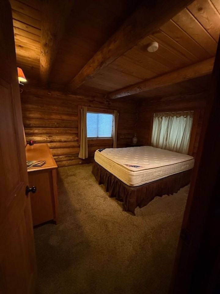 674 Minaret Rd - Photo 3 of 19