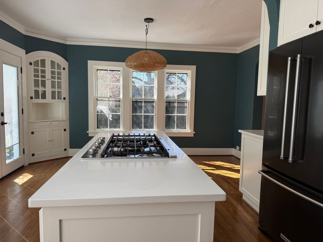 1036 Ne Cowls St - Photo 3 of 34