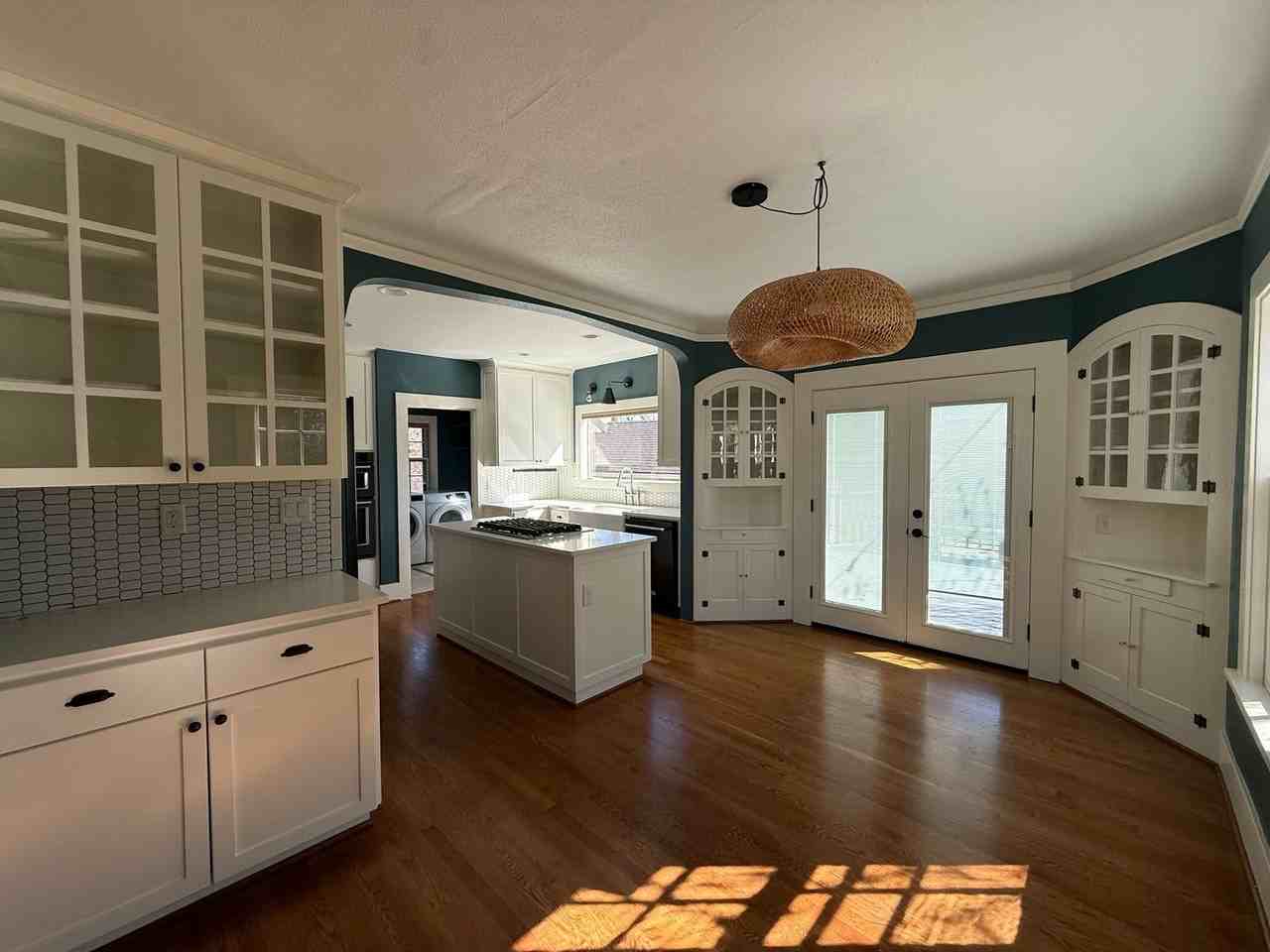 1036 Ne Cowls St - Photo 6 of 34