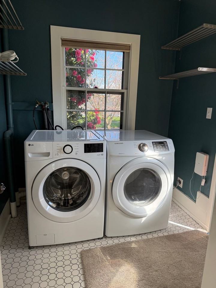 1036 Ne Cowls St - Photo 7 of 34