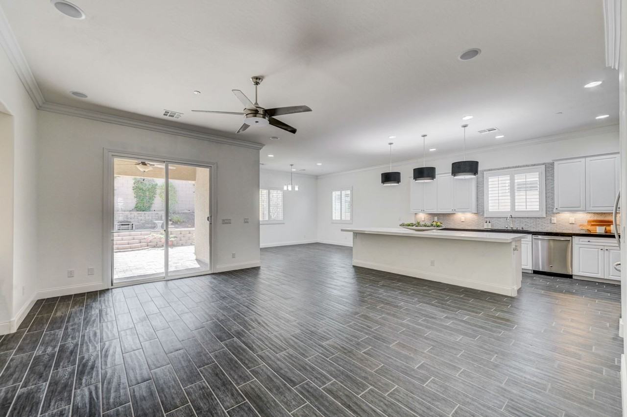 933 Everest Peak Ave - Photo 3 of 49