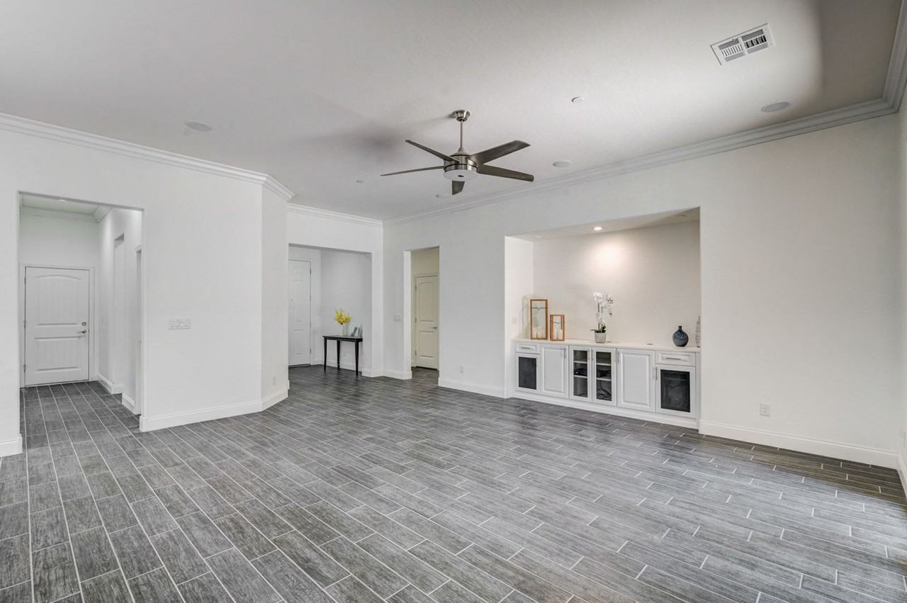 933 Everest Peak Ave - Photo 5 of 49