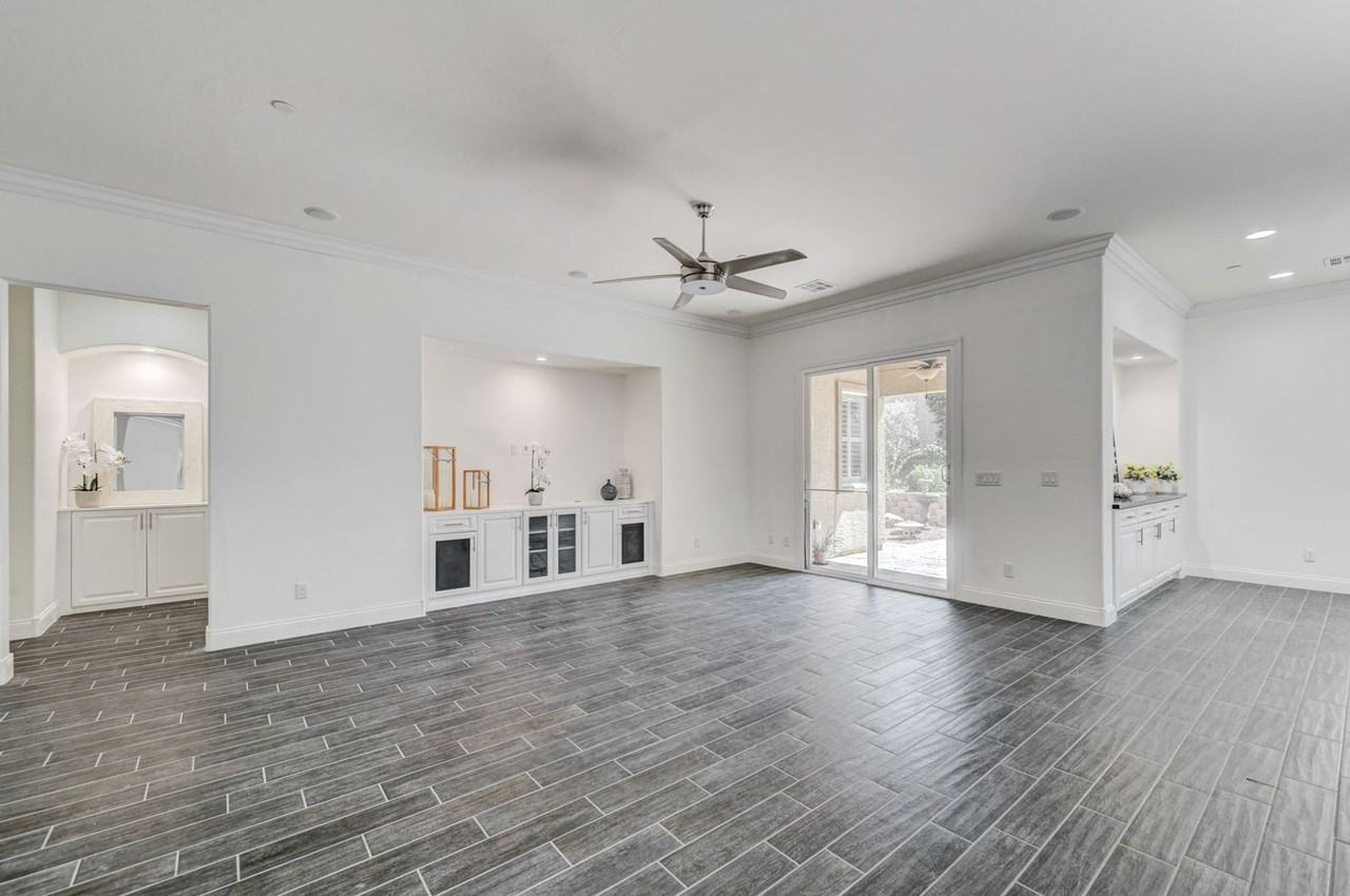 933 Everest Peak Ave - Photo 6 of 49