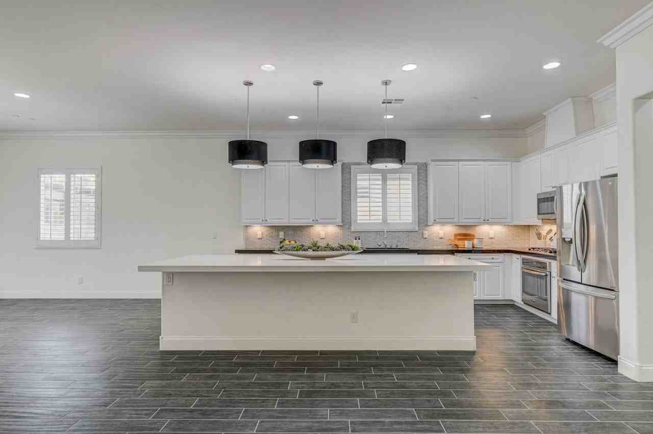 933 Everest Peak Ave - Photo 7 of 49