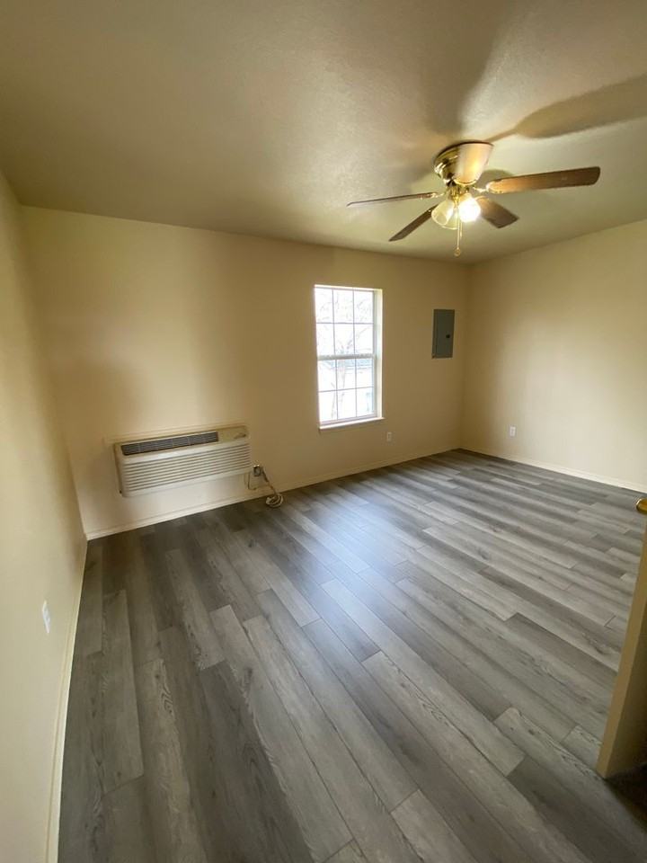 OZIER ST. 8-PLEX - Photo 5 of 16