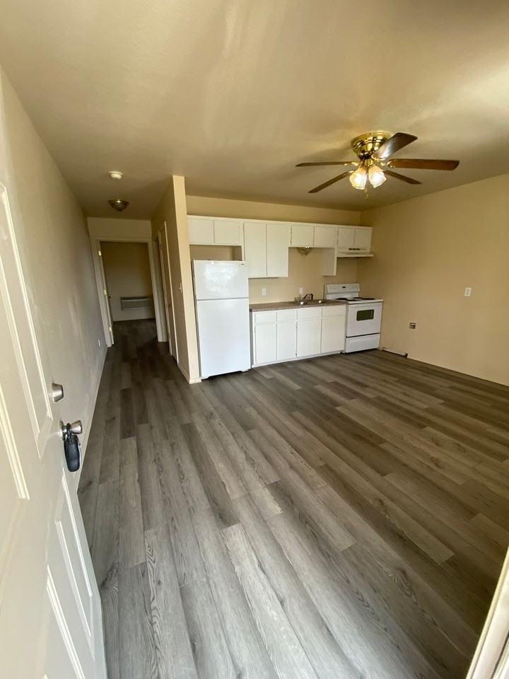 OZIER ST. 8-PLEX - Photo 6 of 16