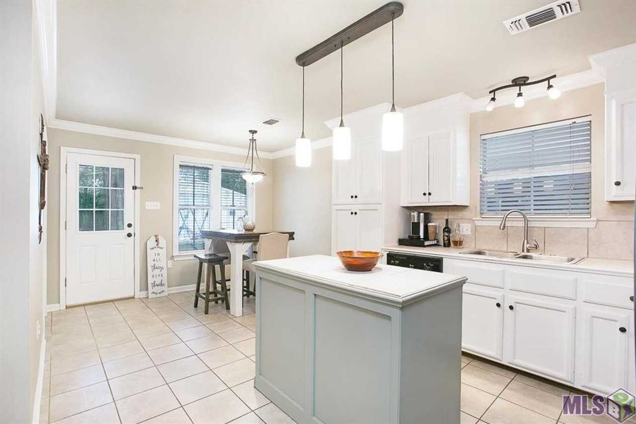 17160 Parker Heights Dr - Photo 4 of 8