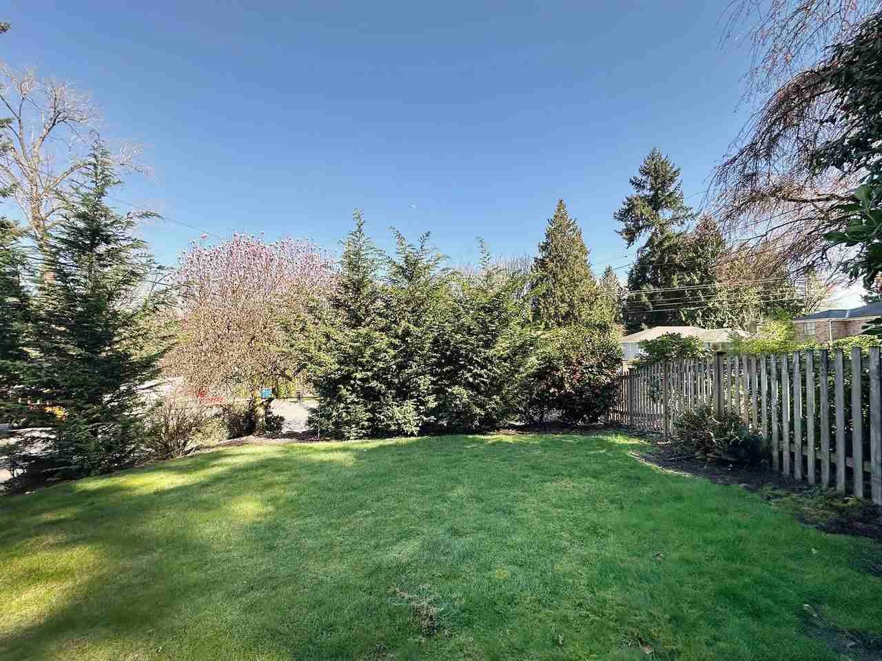 1253 Ne 104th St - Photo 3 of 19