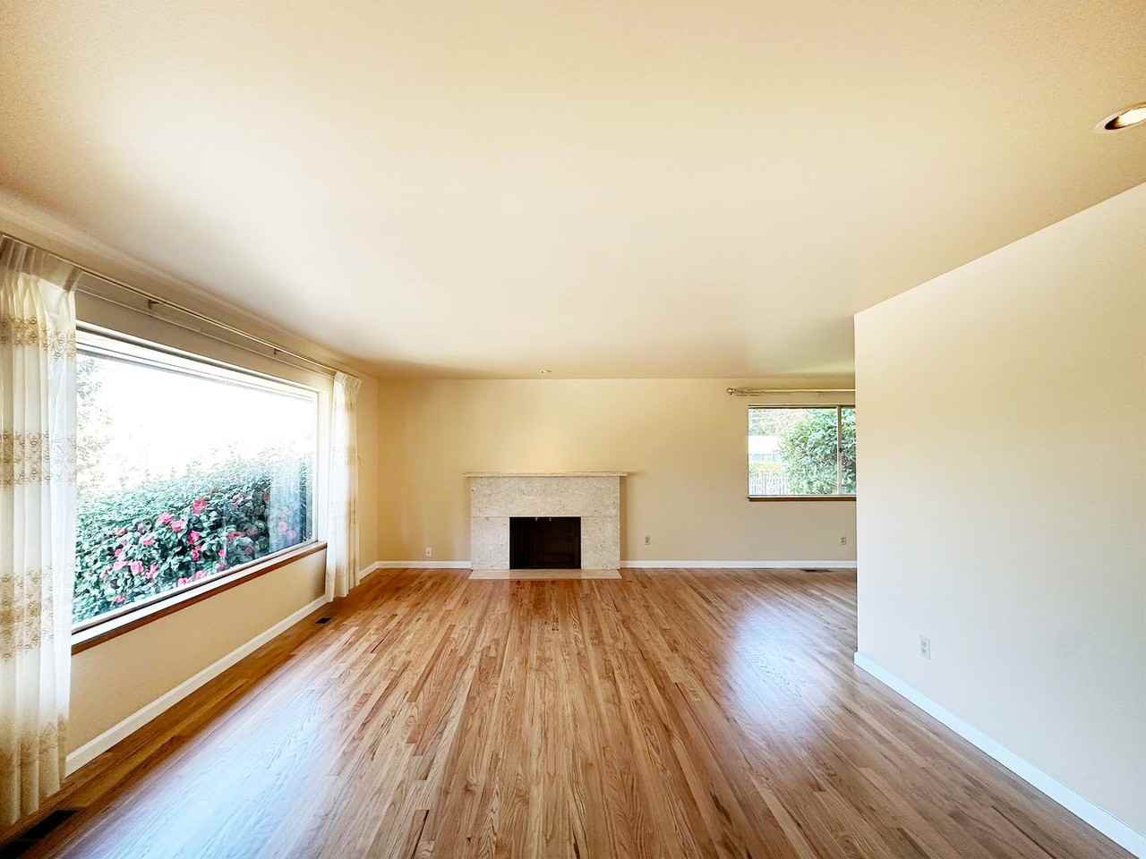 1253 Ne 104th St - Photo 6 of 19