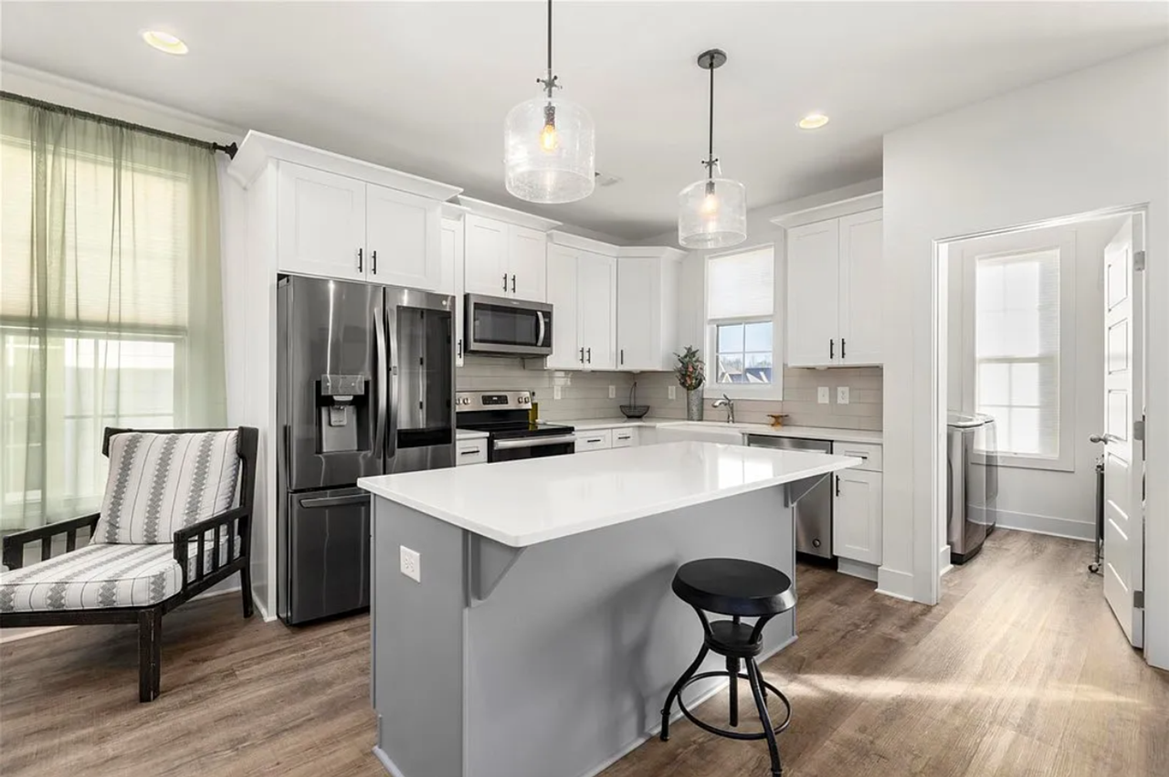 676 Village Dr - Photo 5 of 12