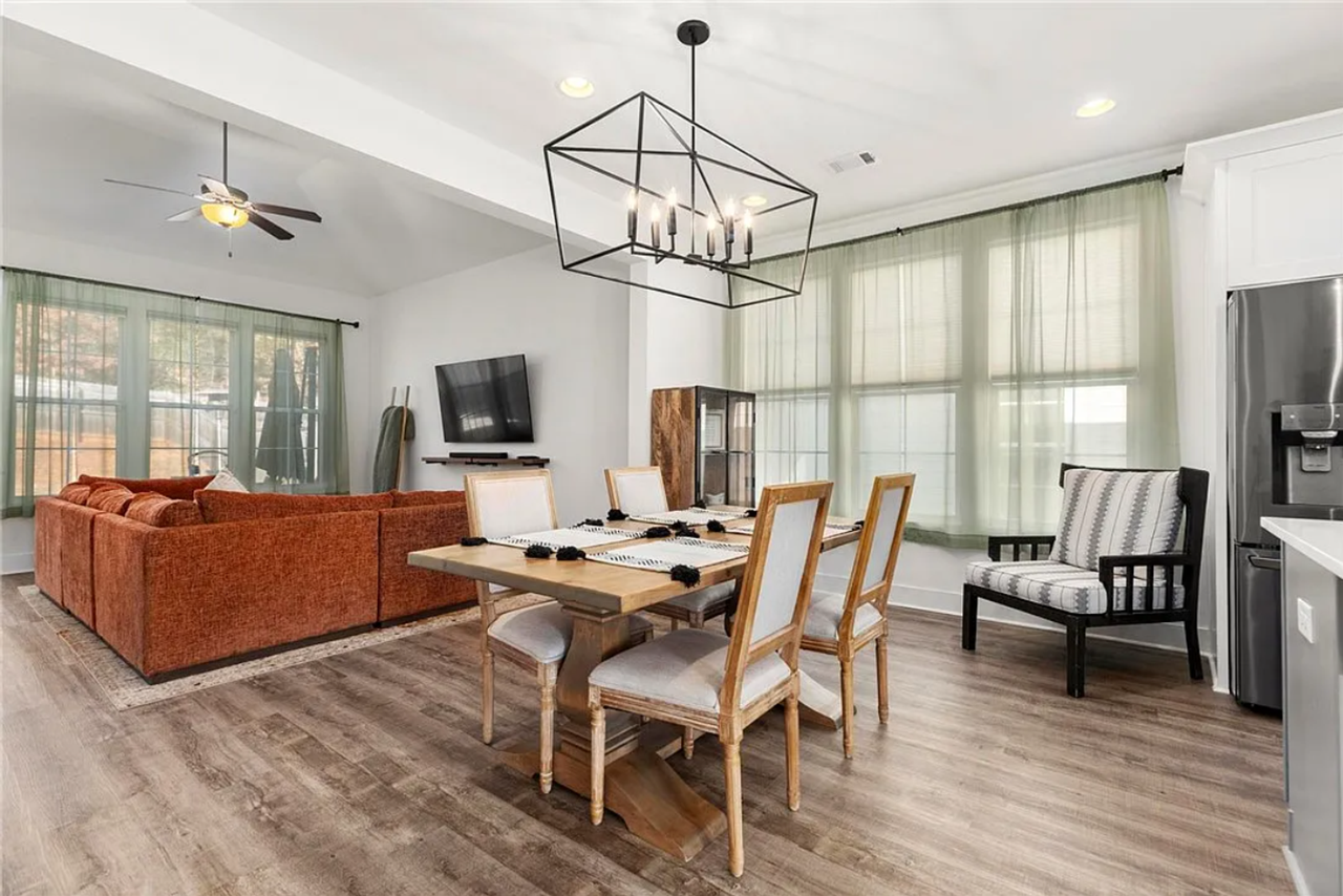 676 Village Dr - Photo 6 of 12