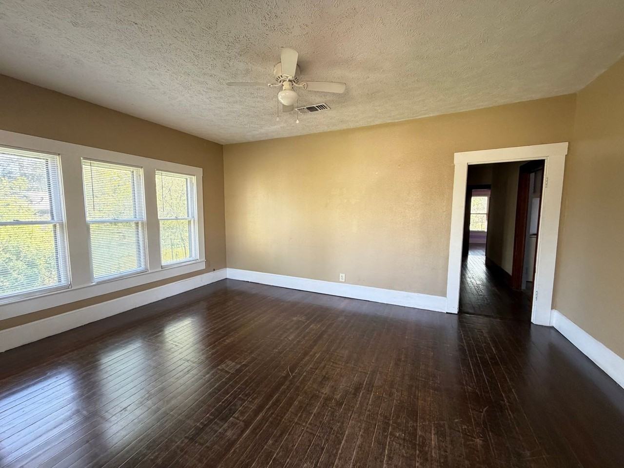 126 Wortham Dr - Photo 4 of 15