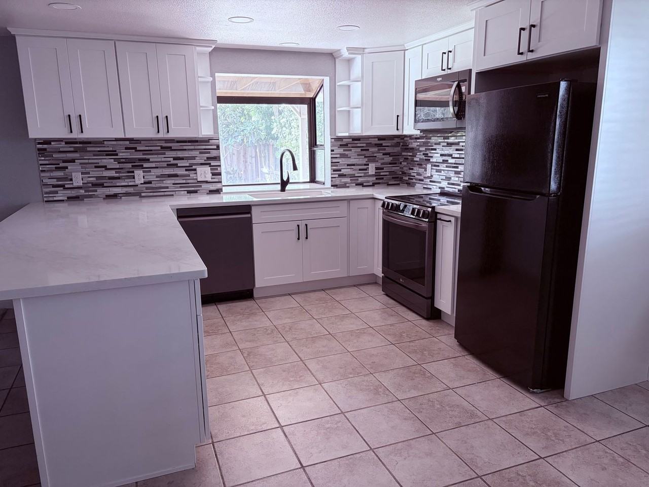 194 Mesquite Ct - Photo 2 of 21