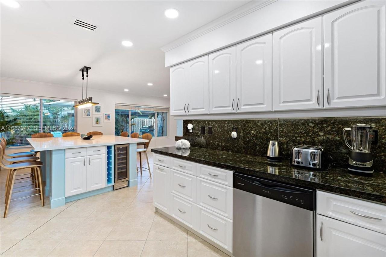 4782 Nw 116th Ter - Photo 2 of 21