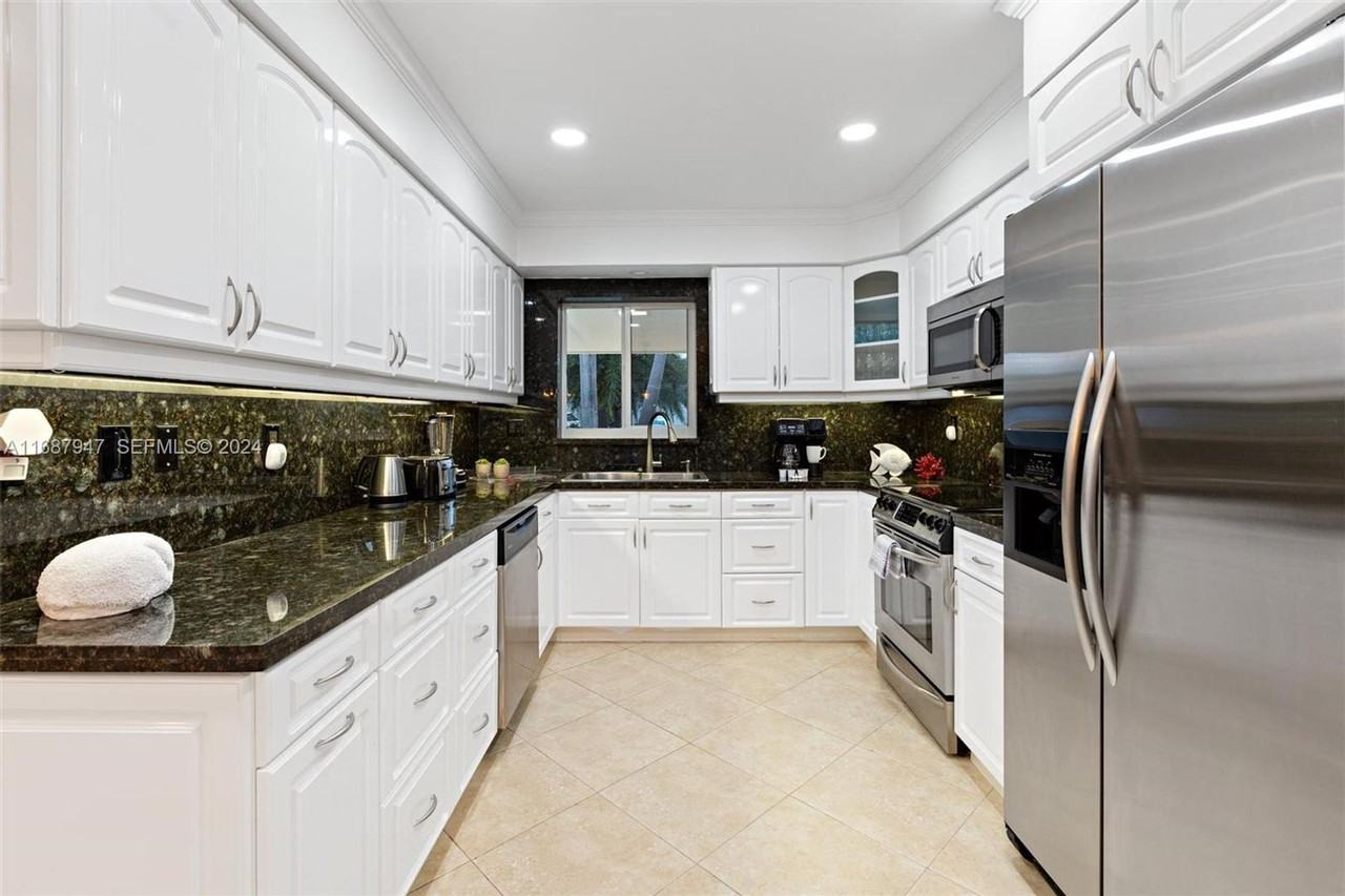 4782 Nw 116th Ter - Photo 3 of 21