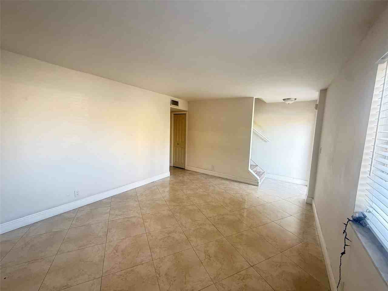 5646 Blueberry Ct - Photo 5 of 11