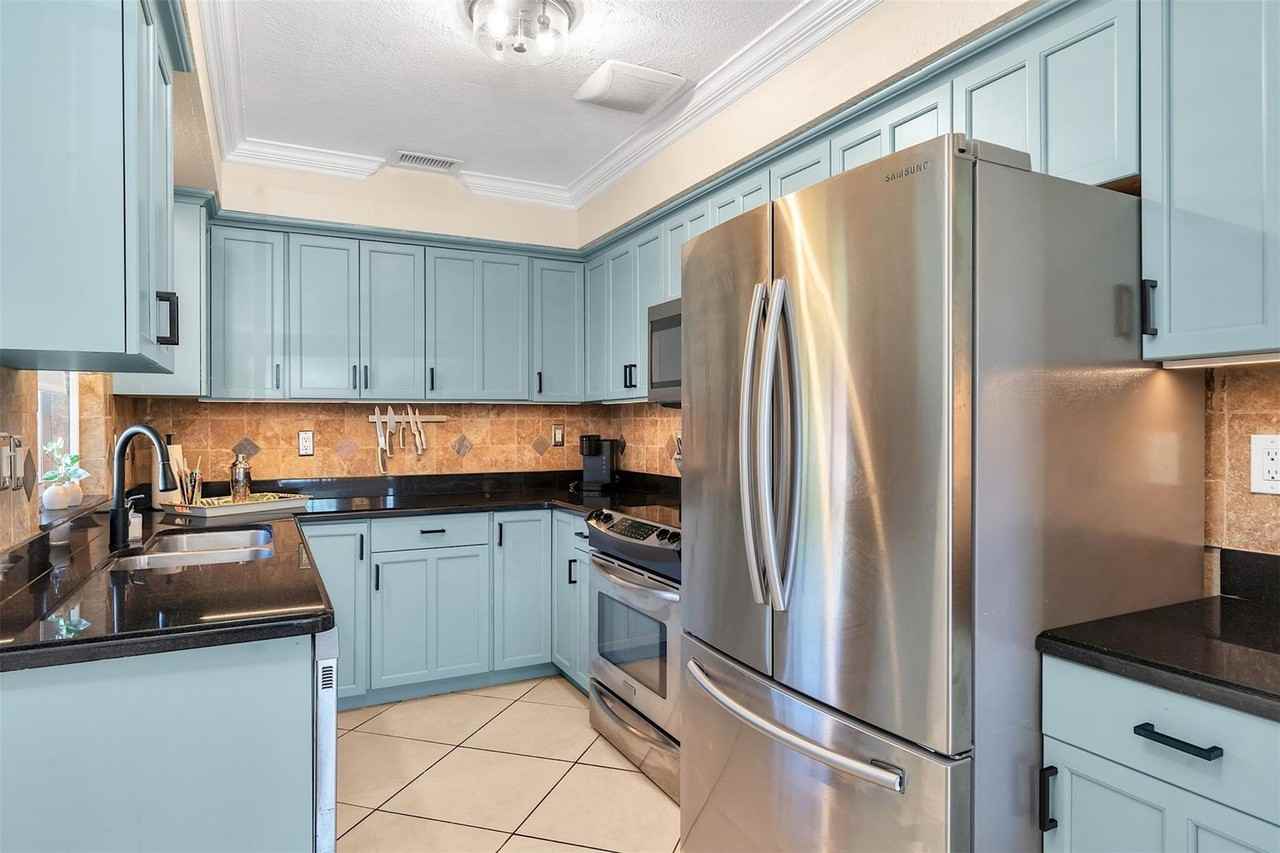 3221 Seaward Dr - Photo 2 of 21