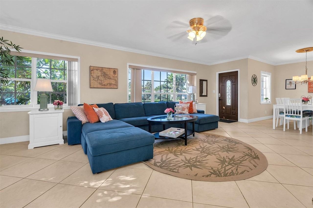 3221 Seaward Dr - Photo 5 of 21