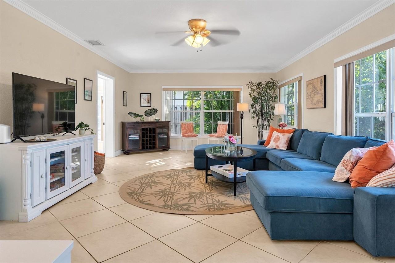 3221 Seaward Dr - Photo 7 of 21