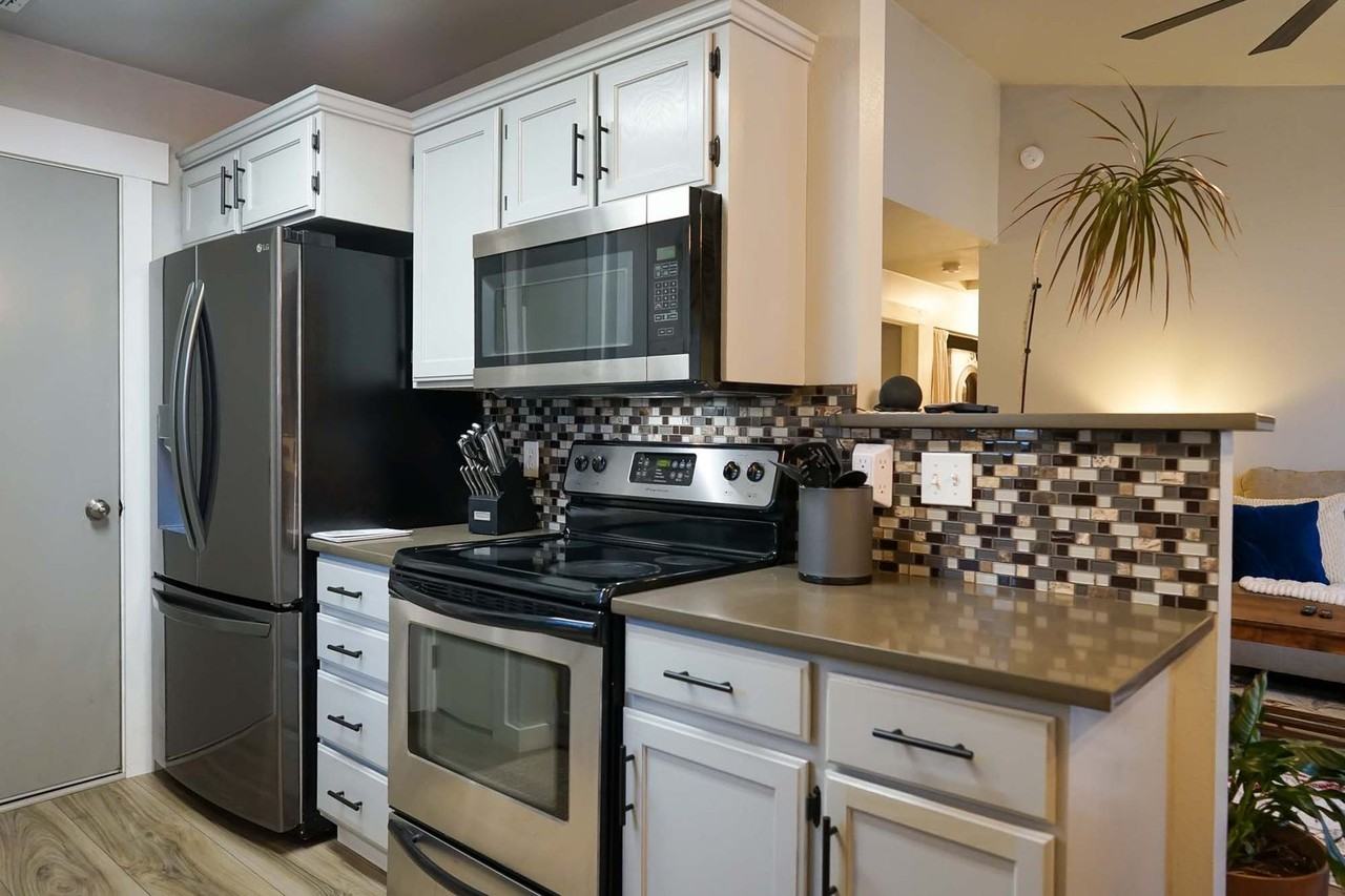 1900 E Windwood Ct - Photo 5 of 28