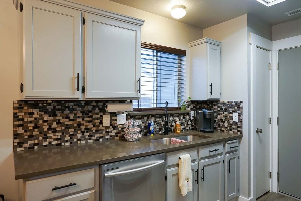 1900 E Windwood Ct - Photo 6 of 28