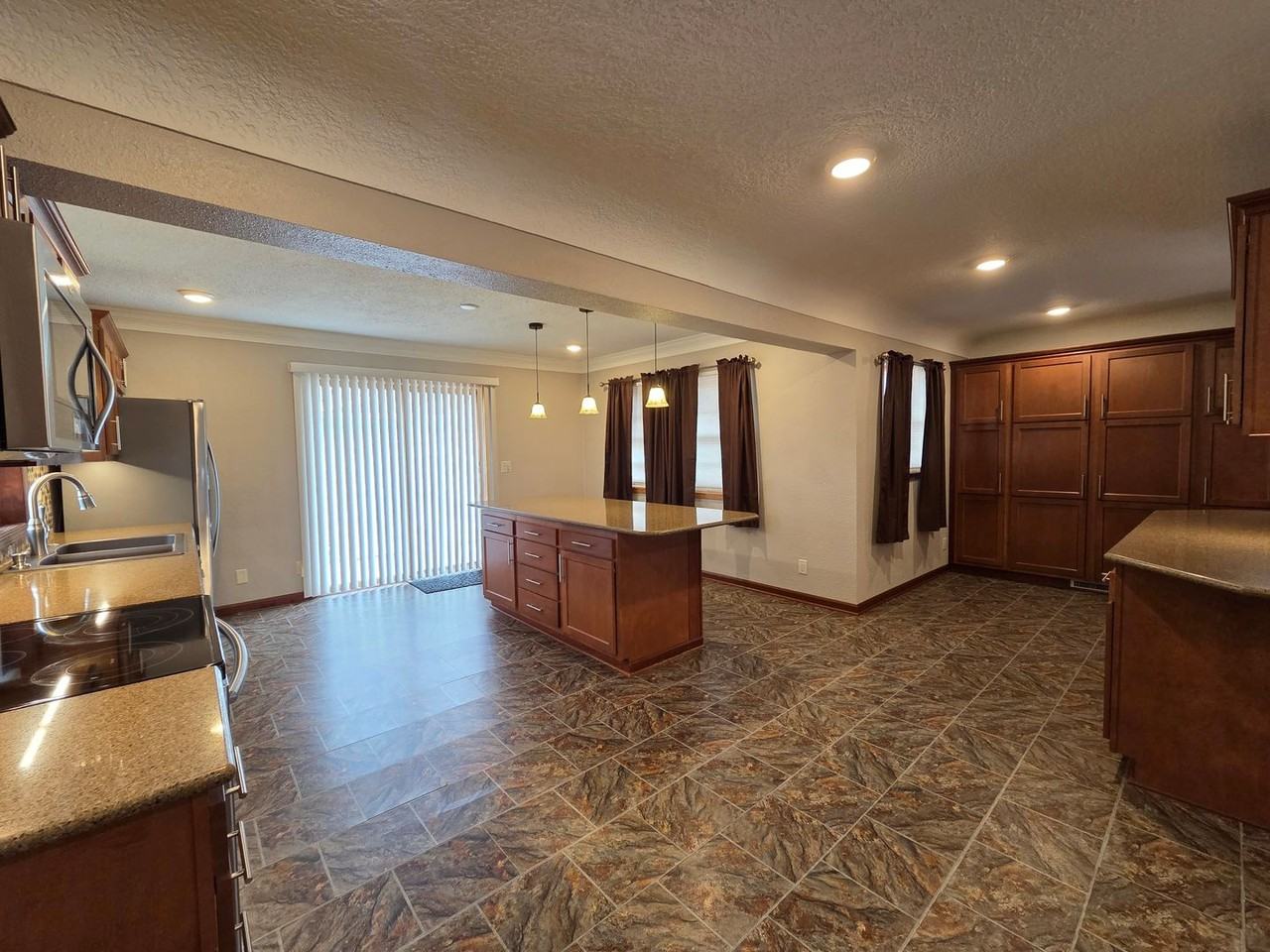 1610 Parker St - Photo 3 of 44