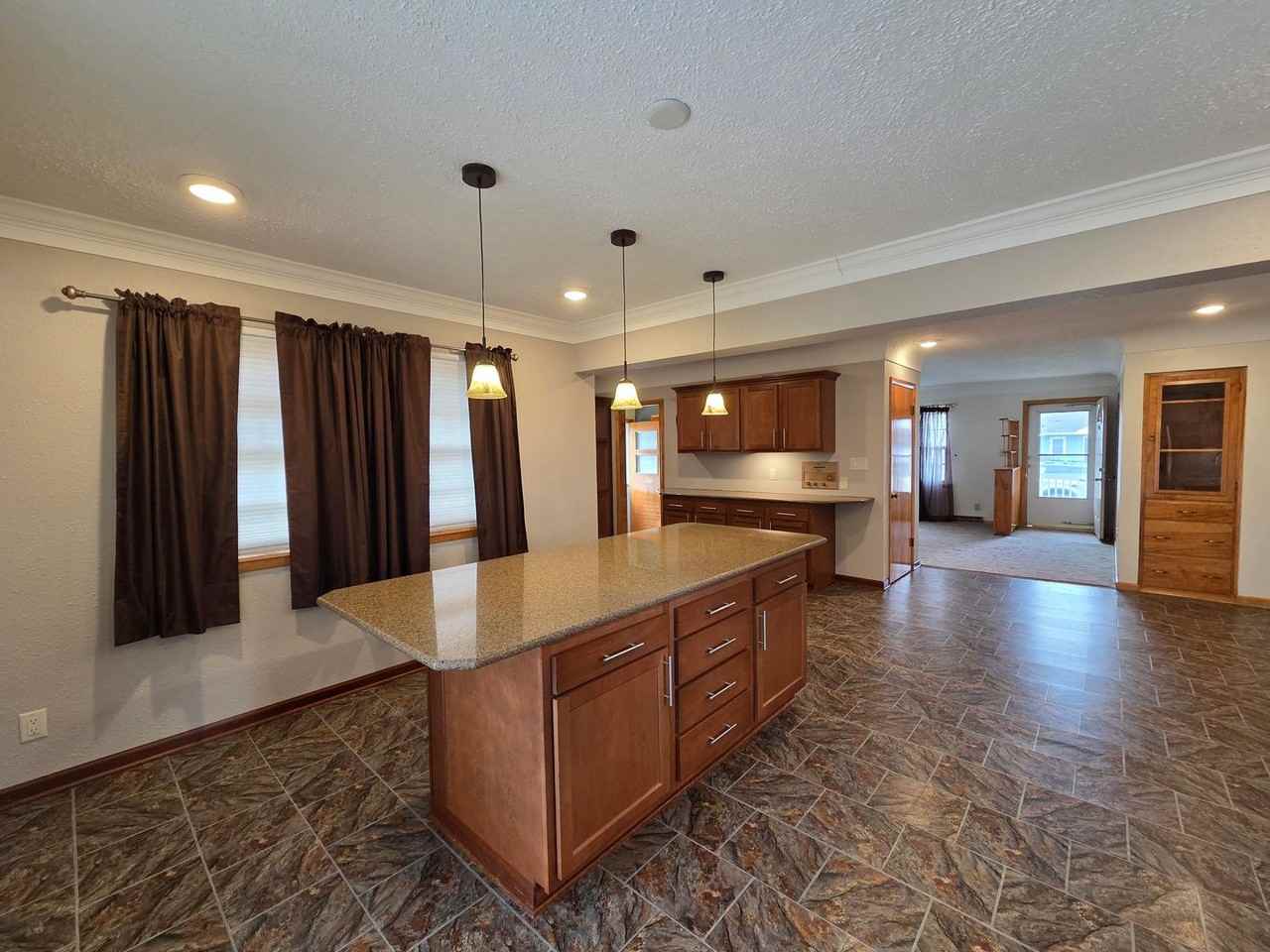 1610 Parker St - Photo 4 of 44