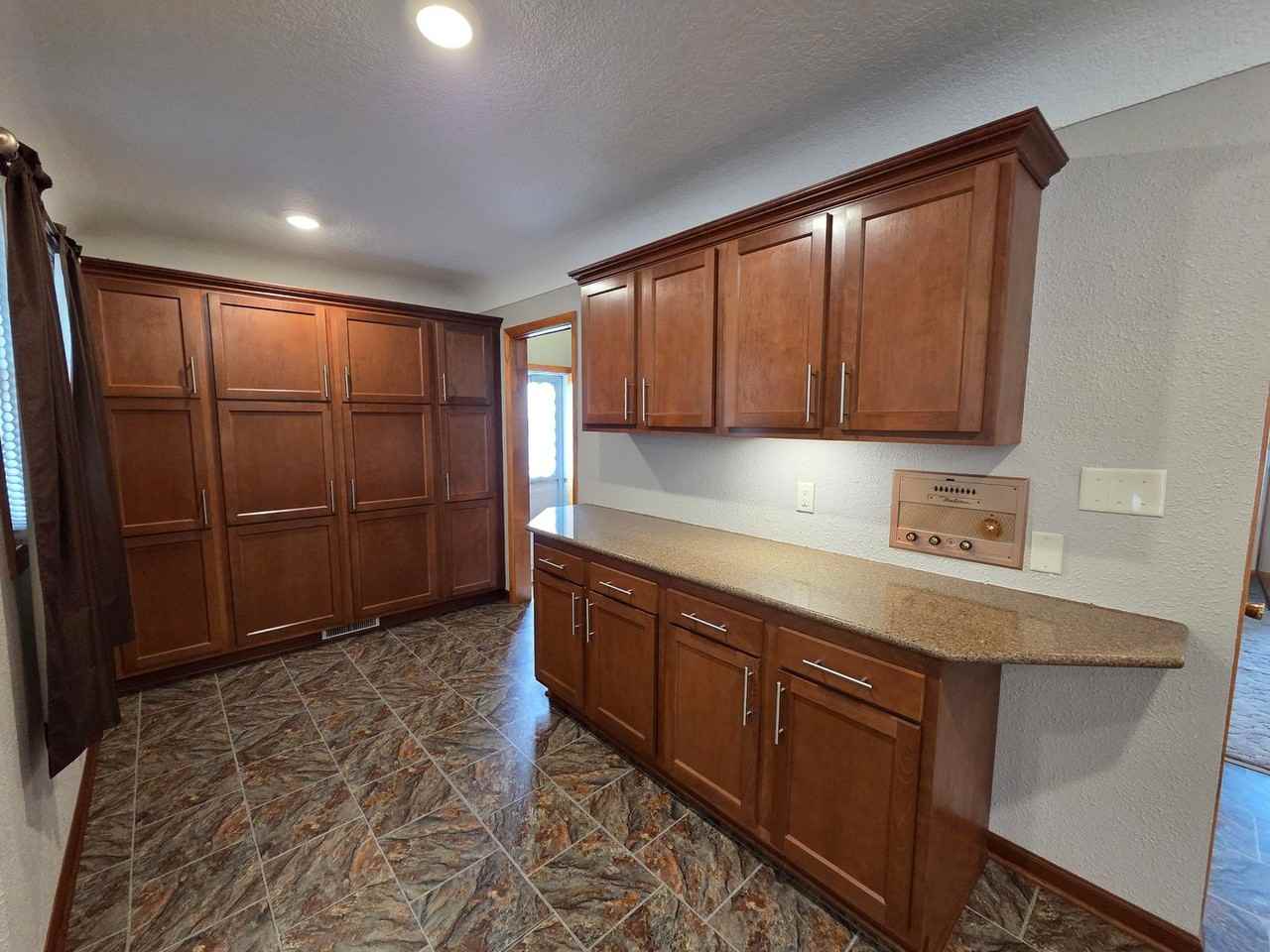 1610 Parker St - Photo 5 of 44