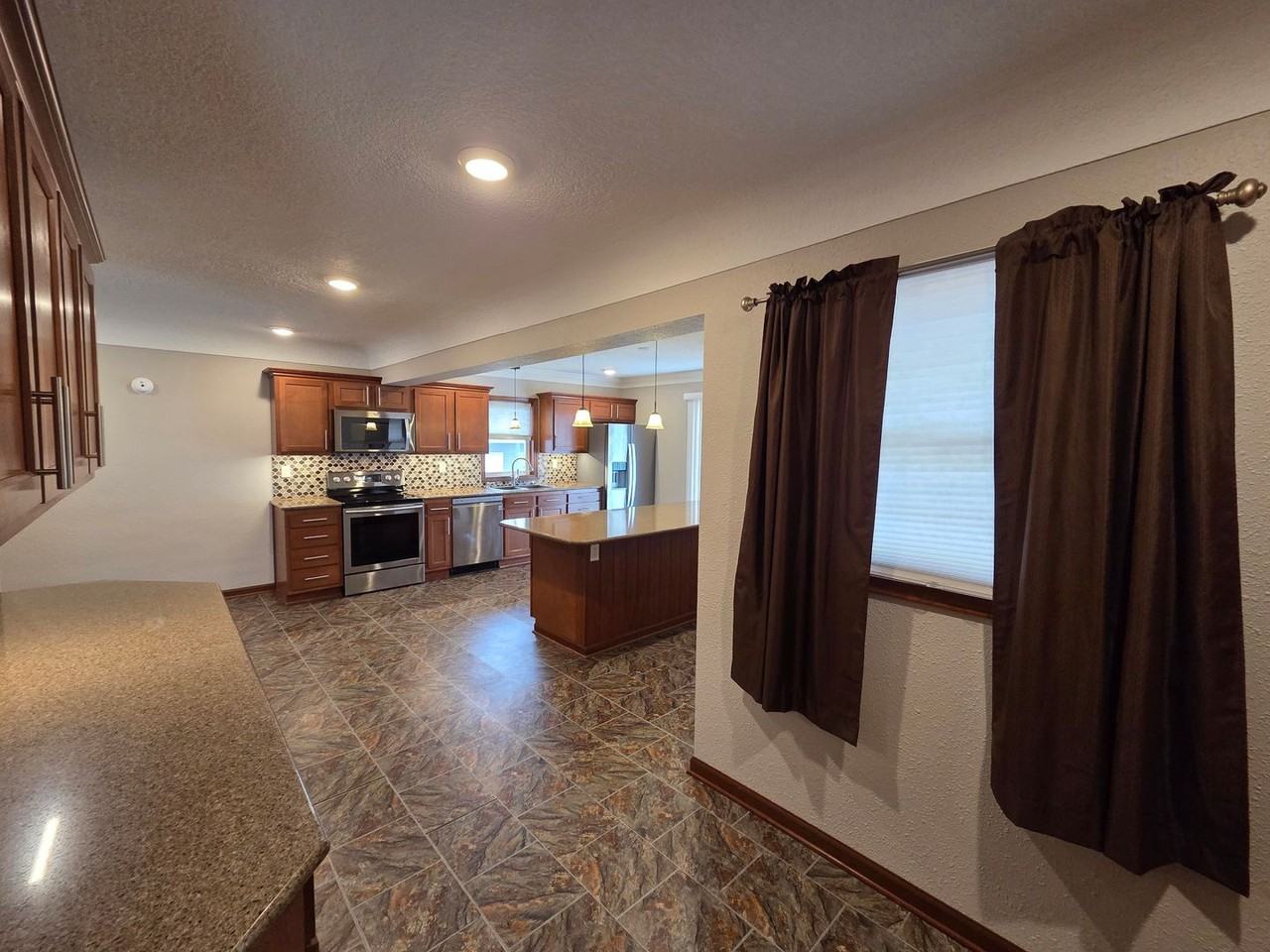 1610 Parker St - Photo 6 of 44