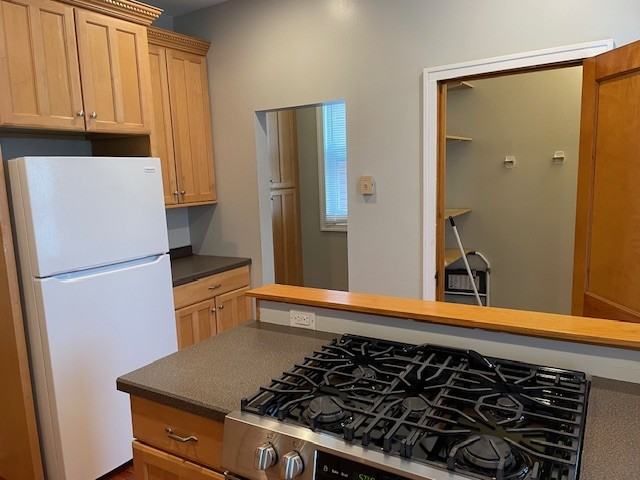 916 Laurel Avenue - Photo 6 of 22