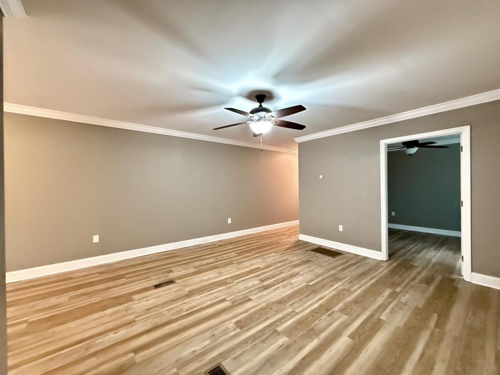 620 Lovers Ln - Photo 4 of 12