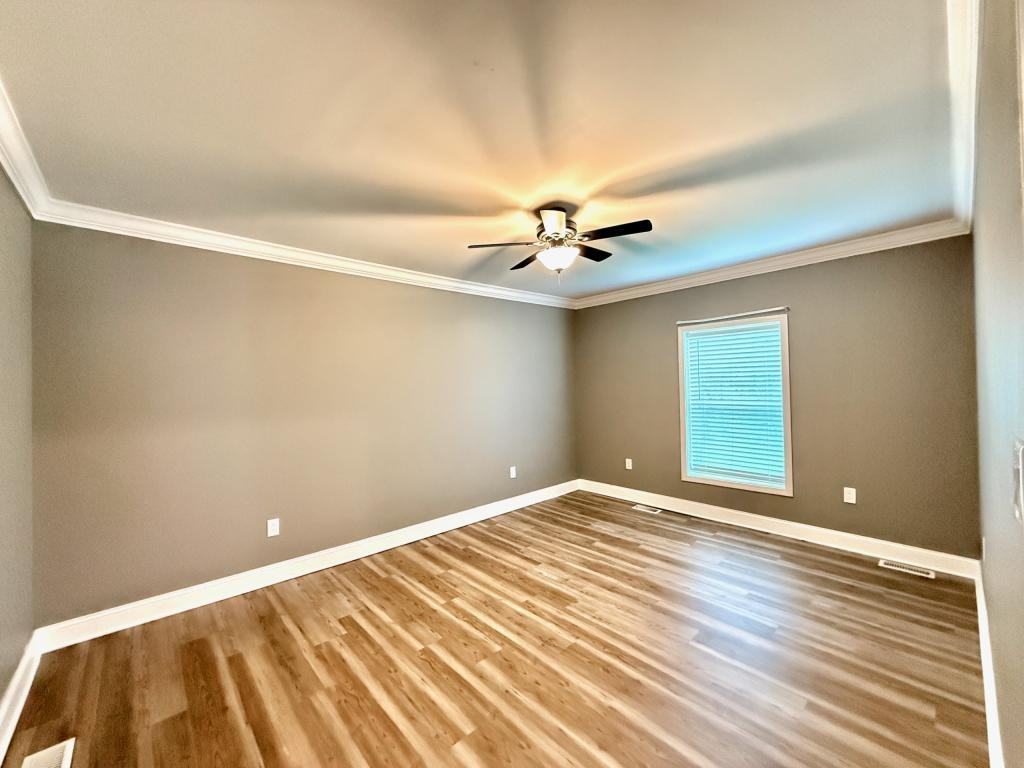 620 Lovers Ln - Photo 5 of 12