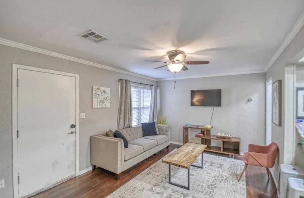 4508 Nw 34th St - Photo 4 of 21