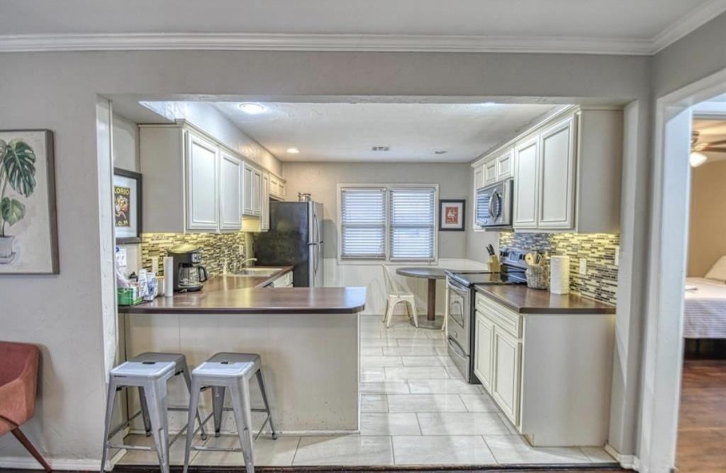 4508 Nw 34th St - Photo 6 of 21