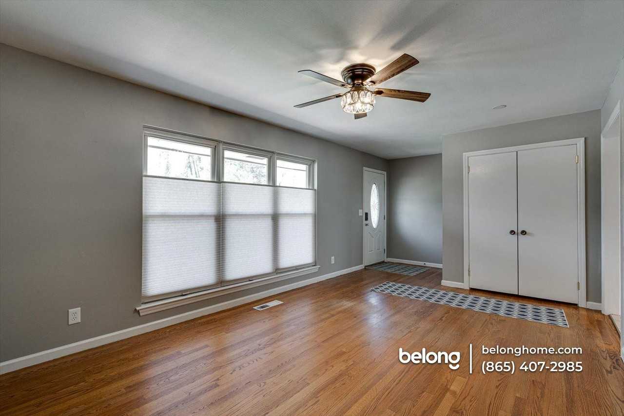 2324 Mark Ln - Photo 6 of 27