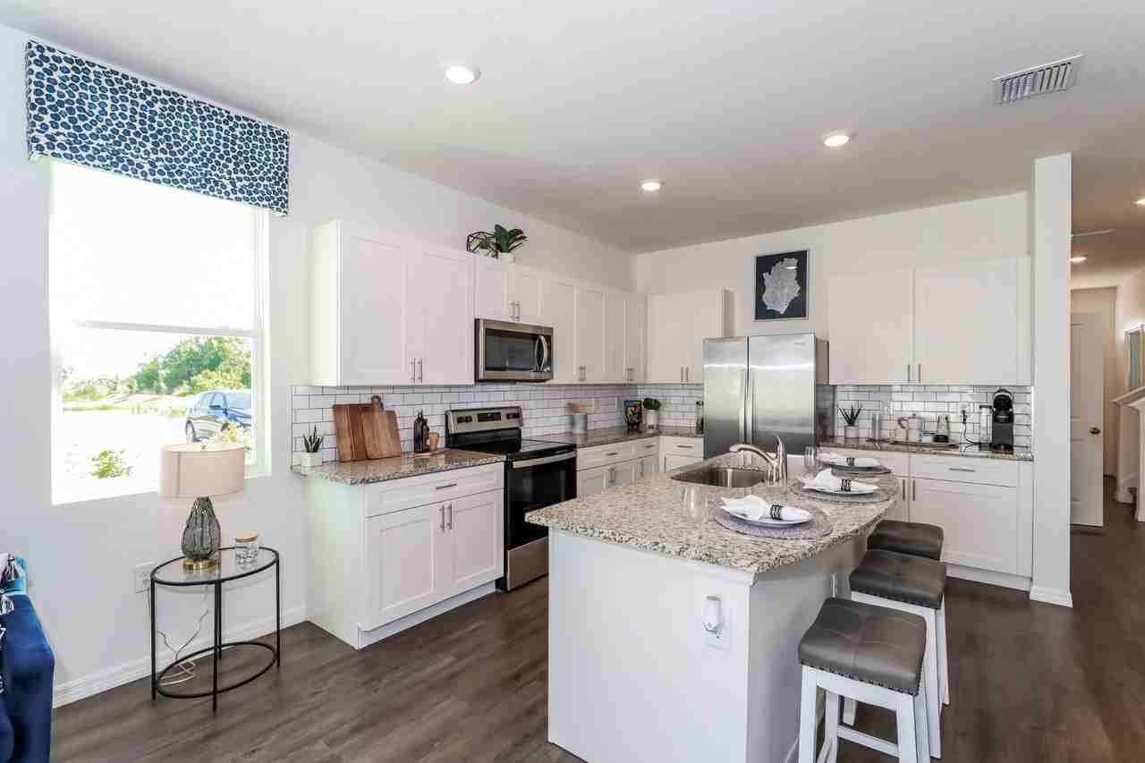 11991 Stoneport Pl - Photo 5 of 43