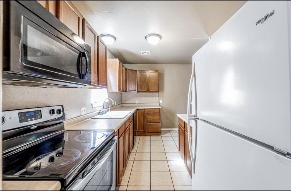 523 S Pine St #523PINE - Photo 3 of 9