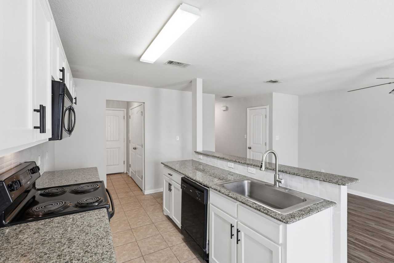 2320 Bloomfield Dr #2320 - Photo 3 of 19