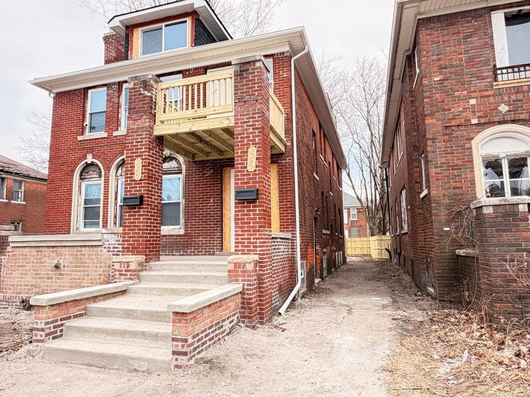 3259 Cortland St - Photo 2 of 18