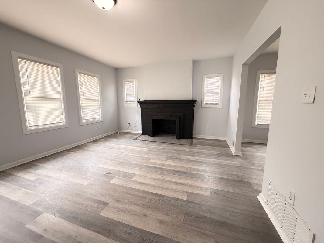 3259 Cortland St - Photo 4 of 18