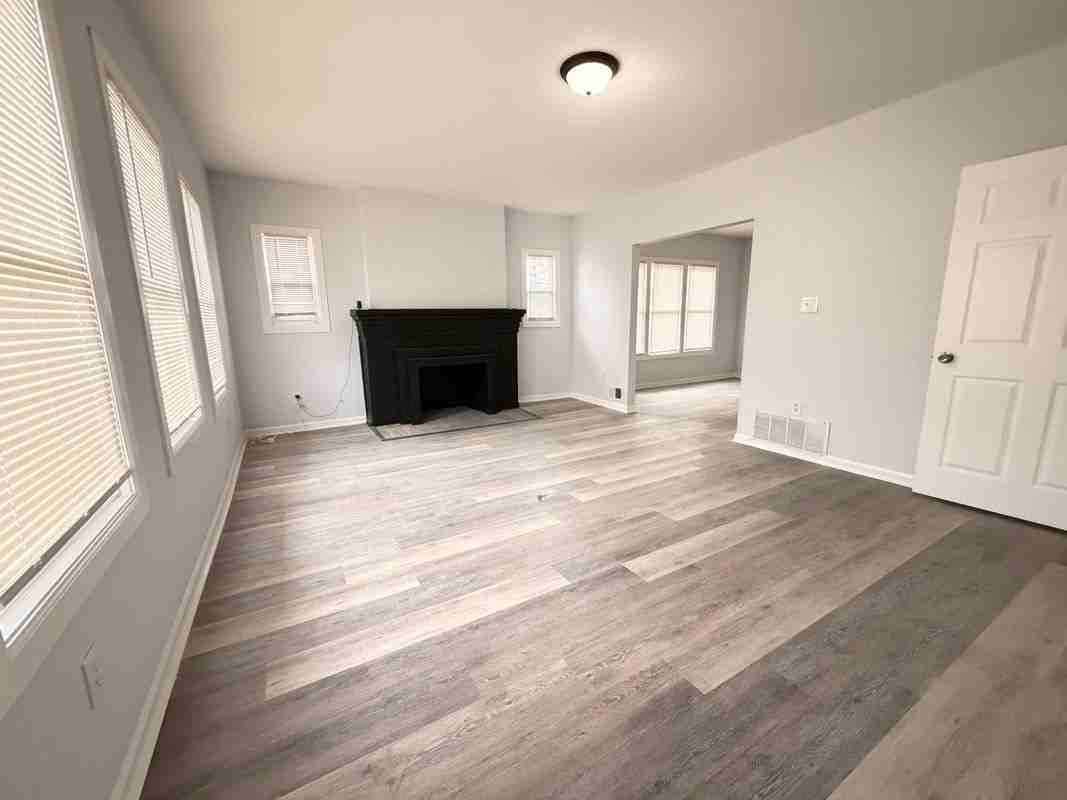 3259 Cortland St - Photo 5 of 18